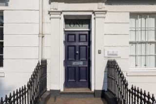 Stylish 5-Bed Townhouse in Prime Leamington Spa - 0