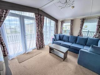 Beautiful Caravan With Decking At Broadland Sands Holiday Park Ref 20015Cf - 1