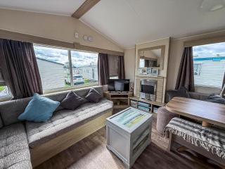 Lovely 6 Berth Caravan With Decking At California Cliffs In Scratby Ref 50027F - 4