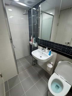 5 minutes on foot from Shingil Station and Yeongdeungpo Station - 3