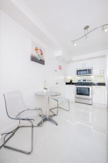 Hollywood Beachfront 2-Bedroom Condo with Ocean Views - 9