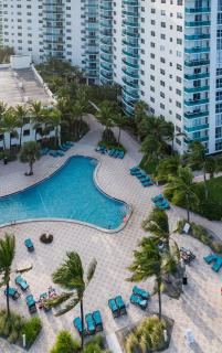 Hollywood Beachfront 2-Bedroom Condo with Ocean Views - 7