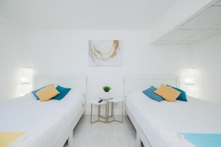 Hollywood Beachfront 2-Bedroom Condo with Ocean Views - 4