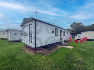 Lovely 6 Berth Caravan With Free Wi-Fi At Broadland Sands Ref 20017Bs - 0