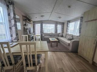 Lovely 6 Berth Caravan With Free Wi-Fi At Broadland Sands Ref 20017Bs - 3