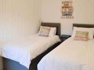 Beachcomber Cottage - 1