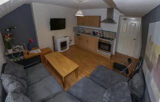 Two Bedroom Apartment in Newtown - 8