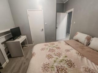 151 Felixstowe road - 6