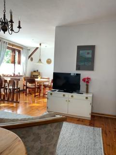Residence in Masuria with the charm of an old-fashioned house and sophisticated silk paintings gallery - 9