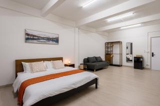 Glow House Sukhumvit 54 - 1