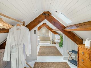 The B Hive At Buckstone House - 7