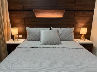 Luxury 2BR w Balcony BGC Taguig near Venice Mall - 3