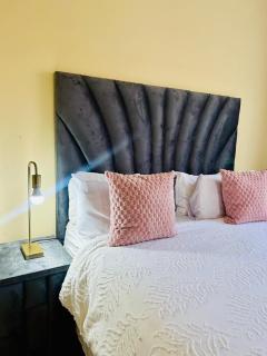Pink Lopez Guest House - 6