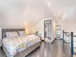 Cobbydale Retreat - 1