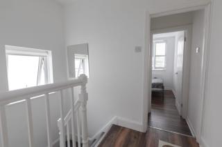 Modern 3 Bedroom House in Portsmouth Sleeps 8 with Garden - 8