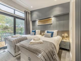 The Powys Lodge - New Quay - 2