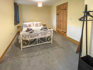 The Firs - Uk33999 - 2