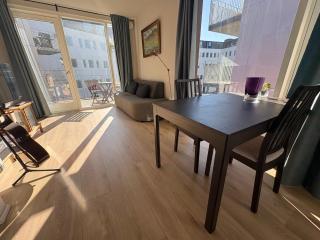 Beautiful light-filled & new apartment - 9