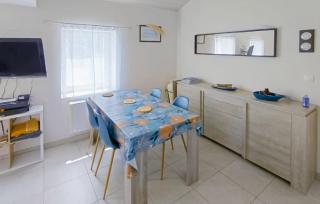 Lovely Home In St Urbain With Kitchen - 1