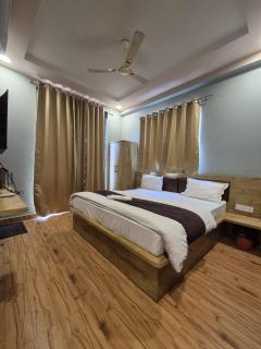 Devi Residency - Near Prem Mandir Bankey Bihari Vrindavan - 9