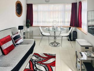 Black Pan Holiday Cottage - 8