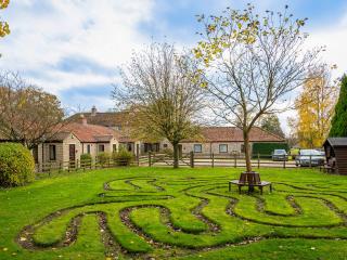 The Stables - Uk49964 - 3