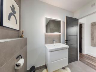 Lodge One - Uk42796 - 3