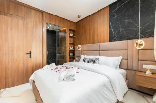 Luxury Apartment with Jacuzzi - 8