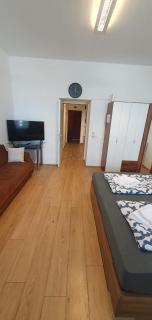 Lovely 1BR Apt 15 min to Center - Prime Location - 5