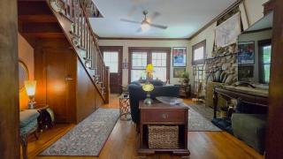 1920s Phoenicia Bungalow with Vintage Furnishings, Sauna, Fireplace, & Fenced Backyard - 9