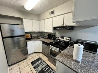 Modern & Cozy Apartment near The Galleria - 5