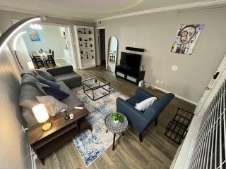 Modern & Cozy Apartment near The Galleria - 0