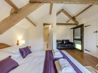 Y Stabl - Llangadog - 1