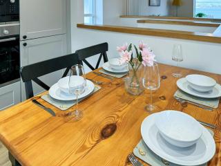 Hillcrest Cottage - 2