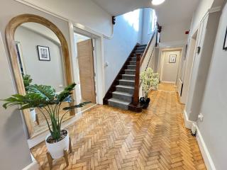 Very Large Central Property - 1