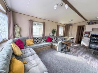 Homely 8 Berth Caravan At Broadland Sands Holiday Park, Suffolk Ref 20154Bs - 3