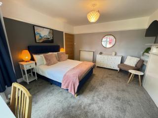 Very Large Central Property - 6