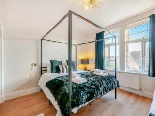 The Old Doctors Manor House - 1