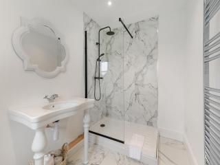 The Farmhouse - Uk45171 - 1