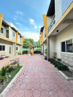 2 Bedrooms Cozy Apartment Unit - 2