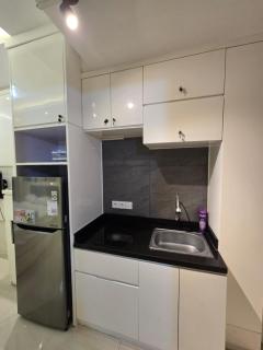 Cozy Stay Orchard Pakuwon Mall by Cherry Haven - 4
