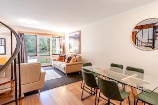 Cedar Holiday Units - Apartment 4 - Bright - 8