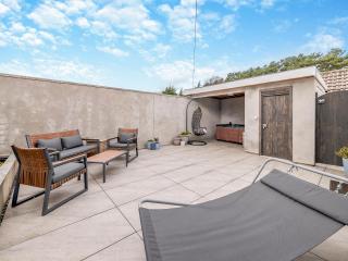 Queensway - 8