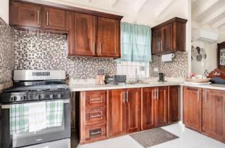 Breezy Bungalow Gated 2BR w Pool WiFi - 5