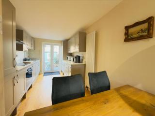 Stylish Two-Bedroom Flat with Garden Near Henley Town Centre - 5