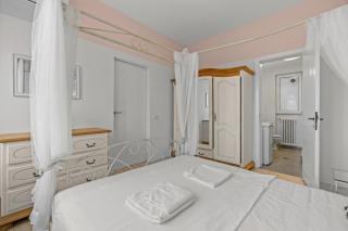 Elegant 2-Bedroom Apartment in Central Bucharest - 1
