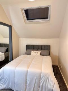 Our Charming 3-Bedroom, 1-Bathroom flat - 6