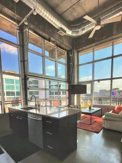 The 513 Loft- 2bdrm, 2bath Loft Only Steps From Paycor Stadium, Fountain Square, & Duke Energy Ctr ! - 1