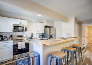 In-Unit Laundry AC Free Parking Dishwasher - 0