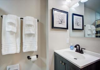 In-Unit Laundry AC Free Parking Dishwasher - 7